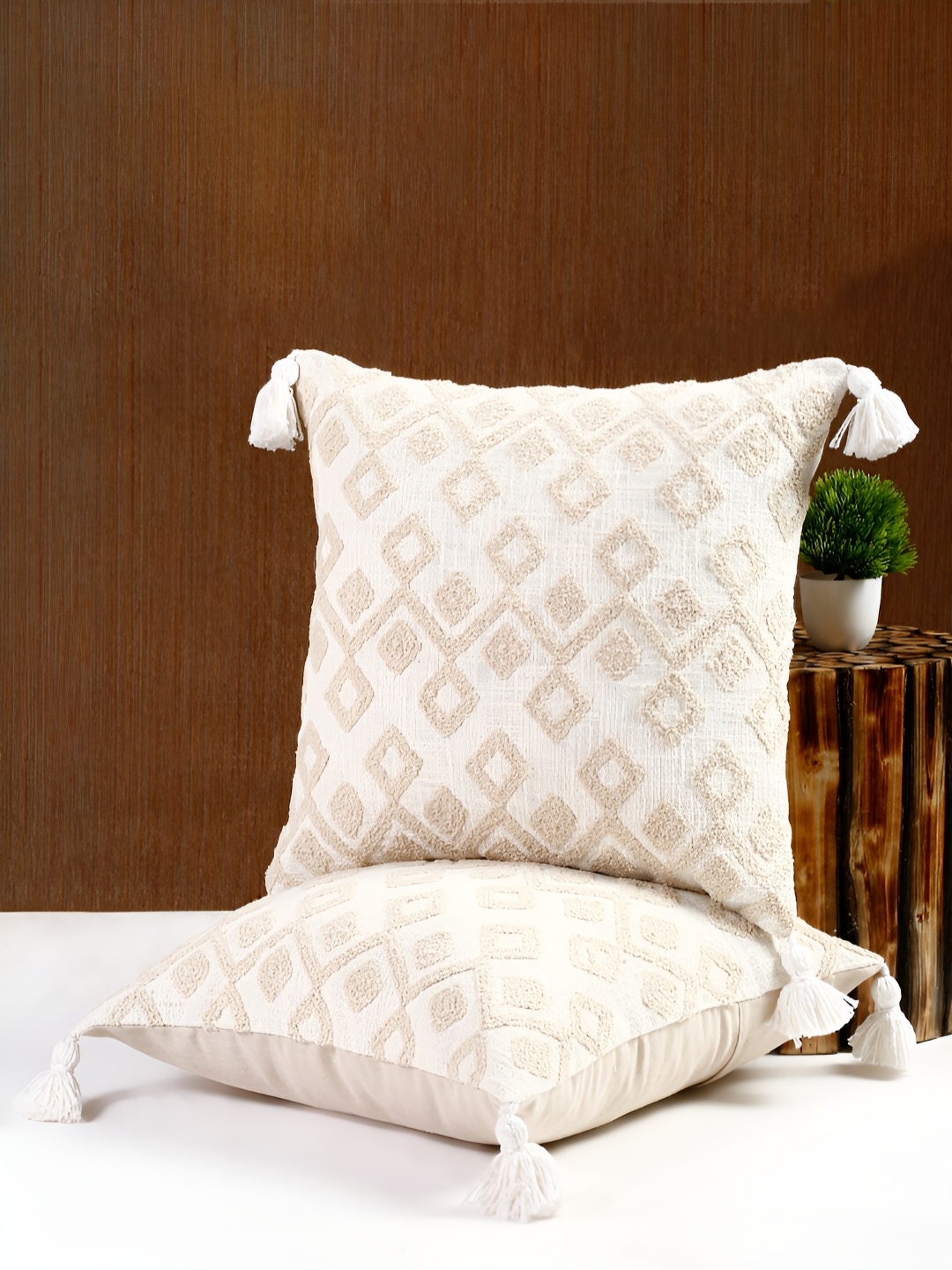 

eyda Cream-Coloured & Beige 2 Pieces Geometric Cotton Square Cushion Covers