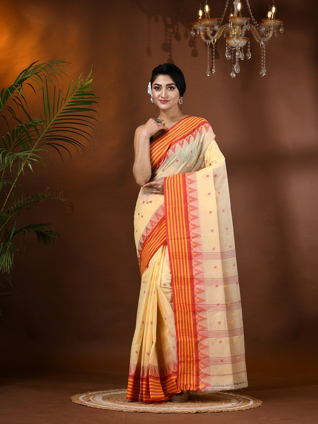 

DESH BIDESH Floral Pure Cotton Taant Saree, Cream