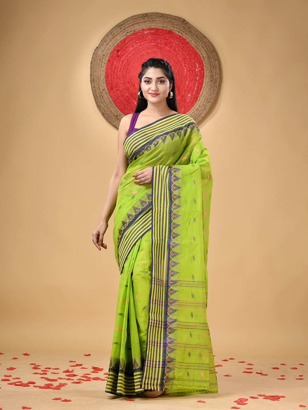 

DESH BIDESH Woven Design Pure Cotton Taant Saree, Green