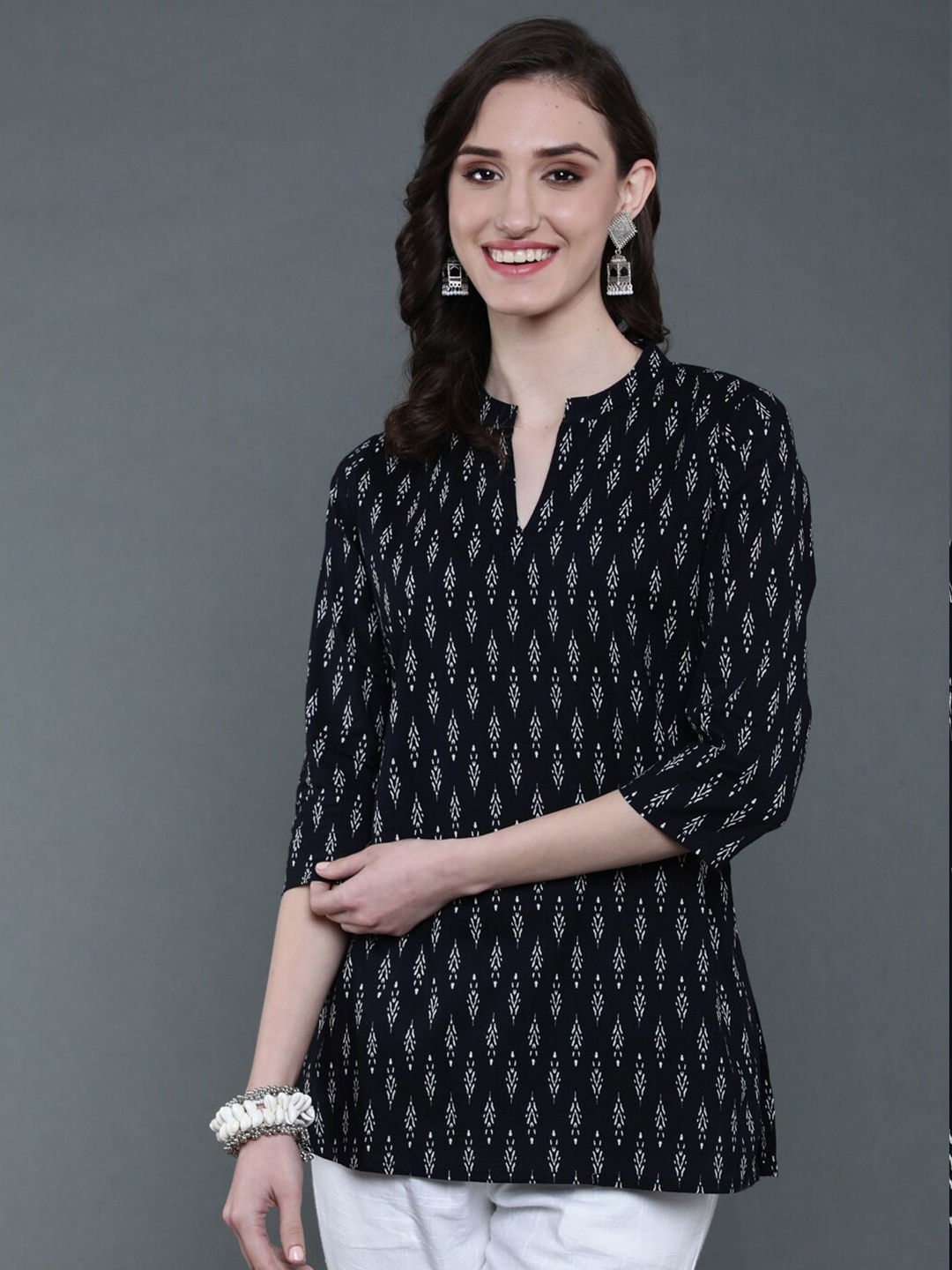 

antaran Ethnic Motifs Printed Cotton Kurti, Black