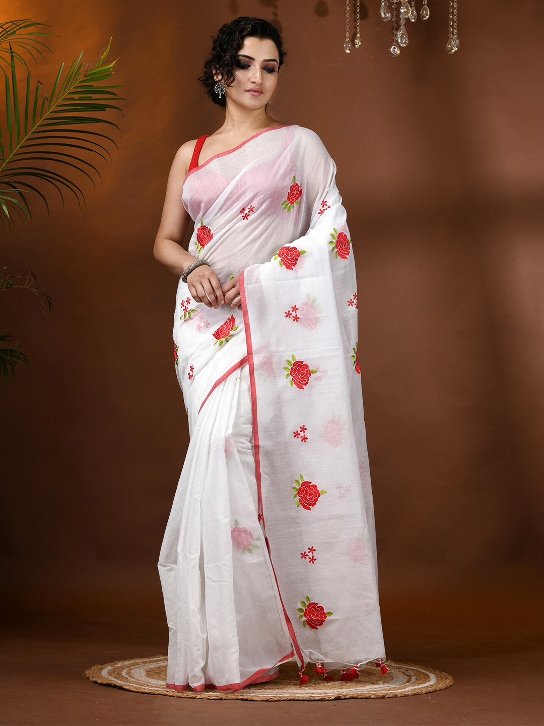 

DESH BIDESH Floral Embroidered Saree, White