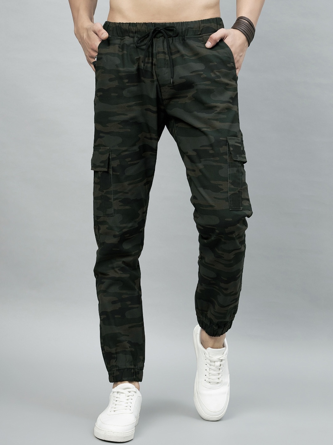 

STUDIO NEXX Men Camouflage Printed Relaxed Loose Fit Easy Wash Cotton Cargos Joggers, Green