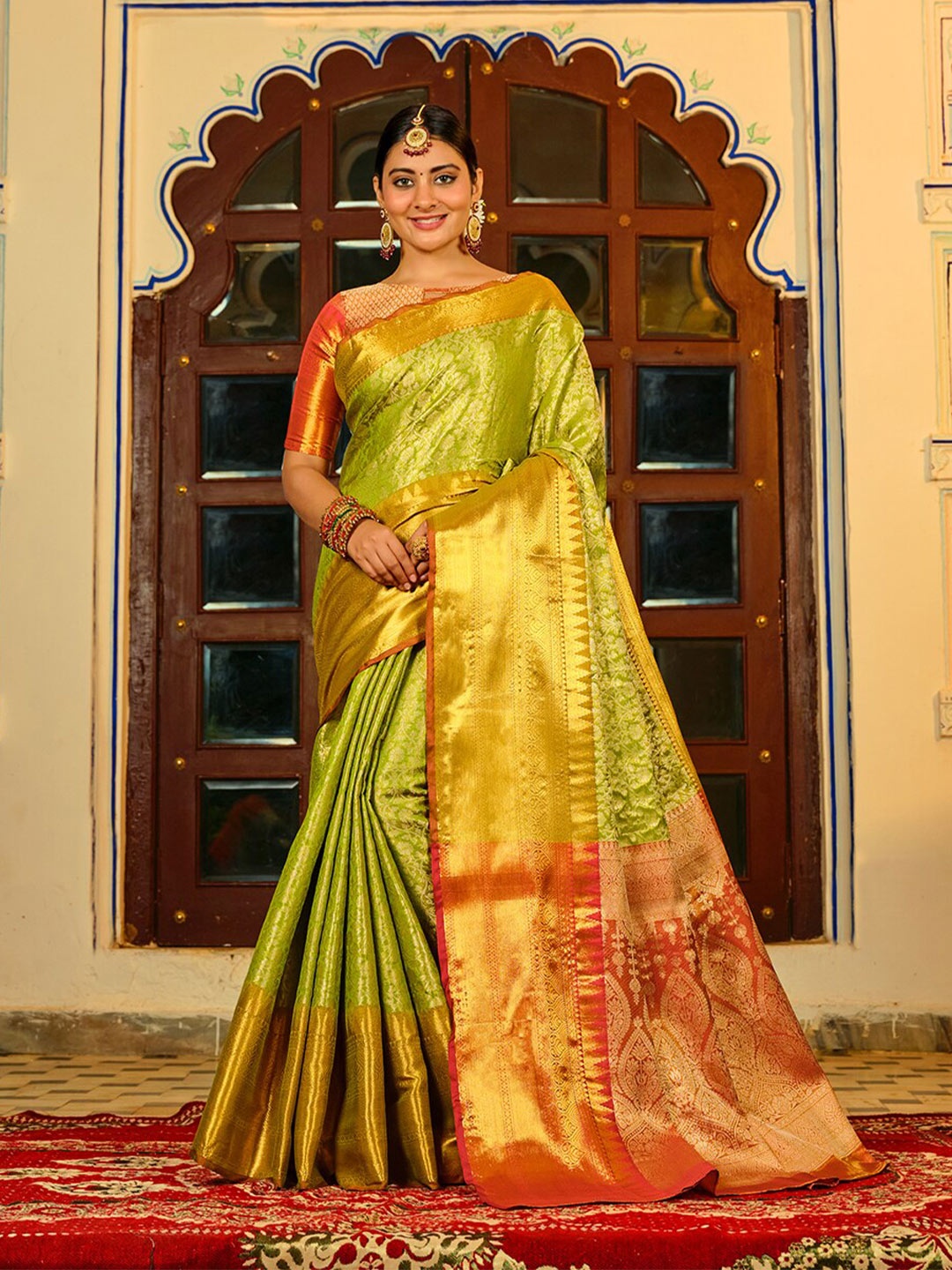 

JUST FASHION Ethnic Motifs Woven Design Zari Kanjeevaram Saree, Lime green