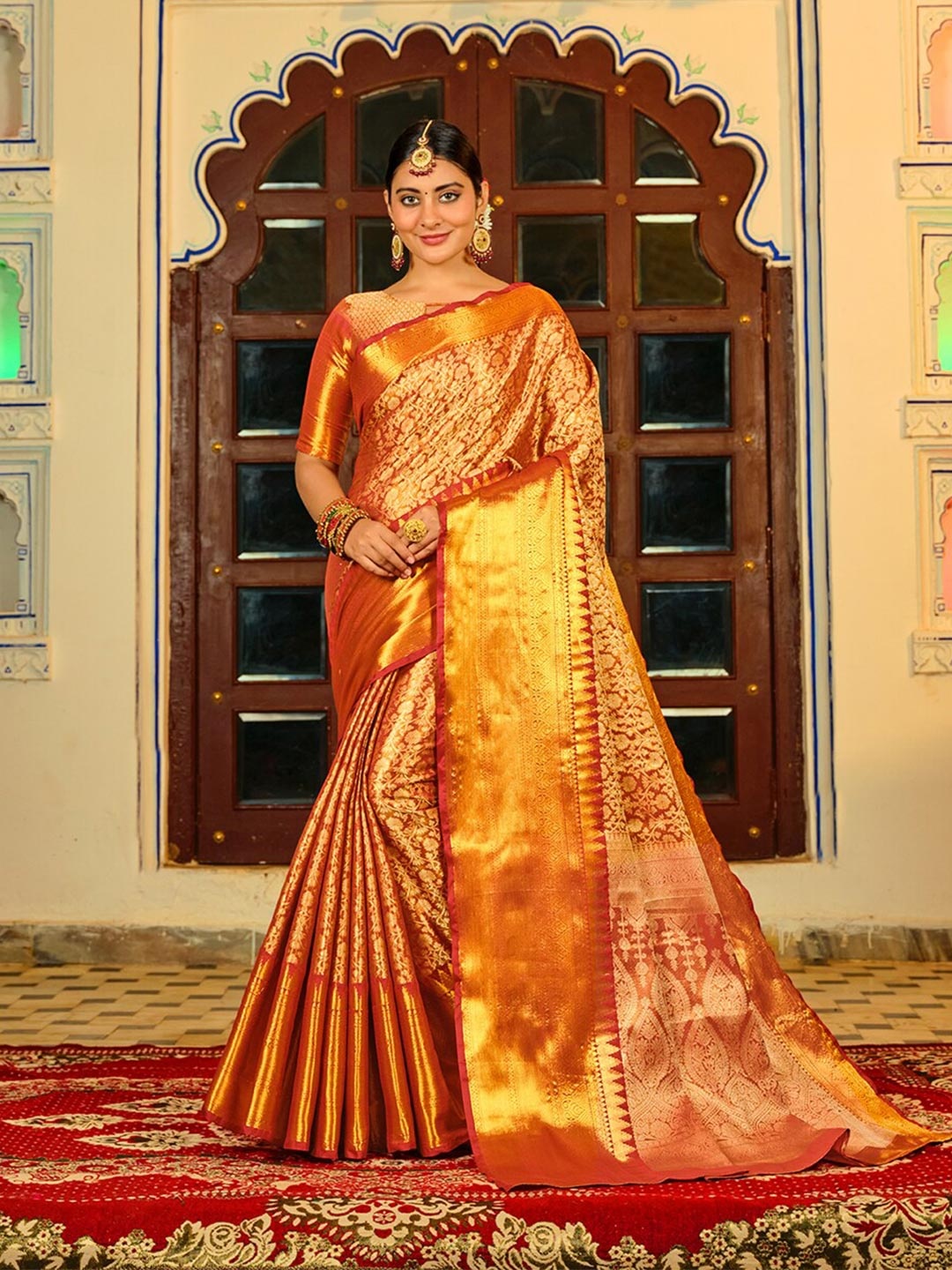 

JUST FASHION Ethnic Motifs Woven Design Zari Kanjeevaram Saree, Red