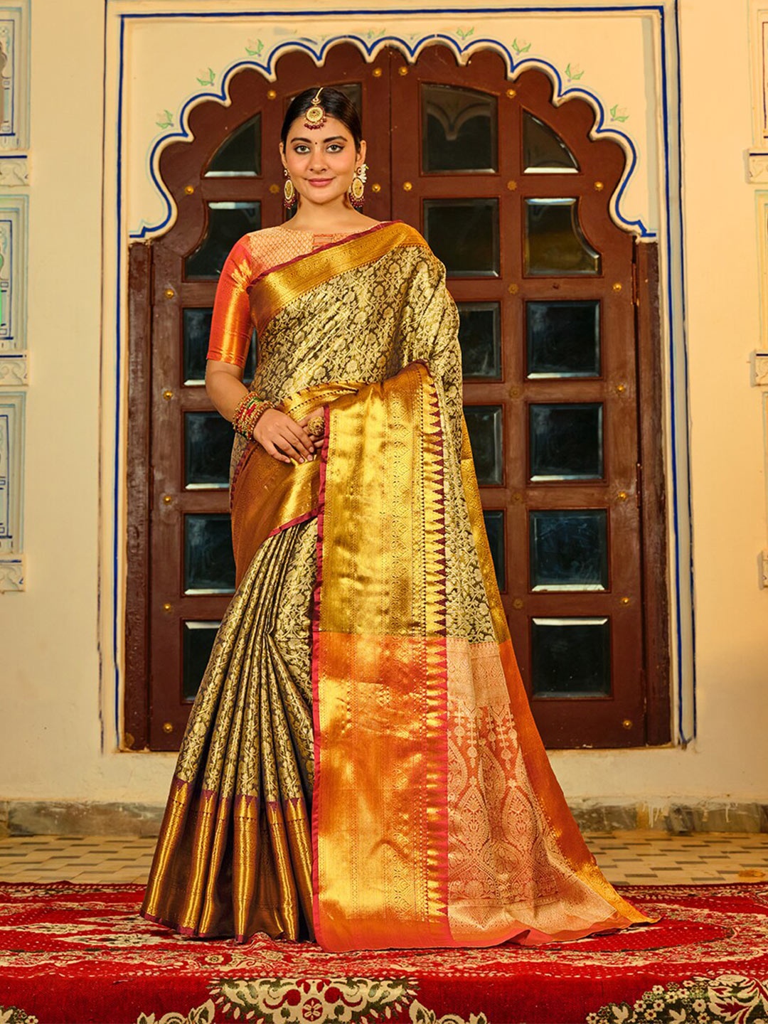 

JUST FASHION Ethnic Motifs Woven Design Zari Kanjeevaram Saree, Black