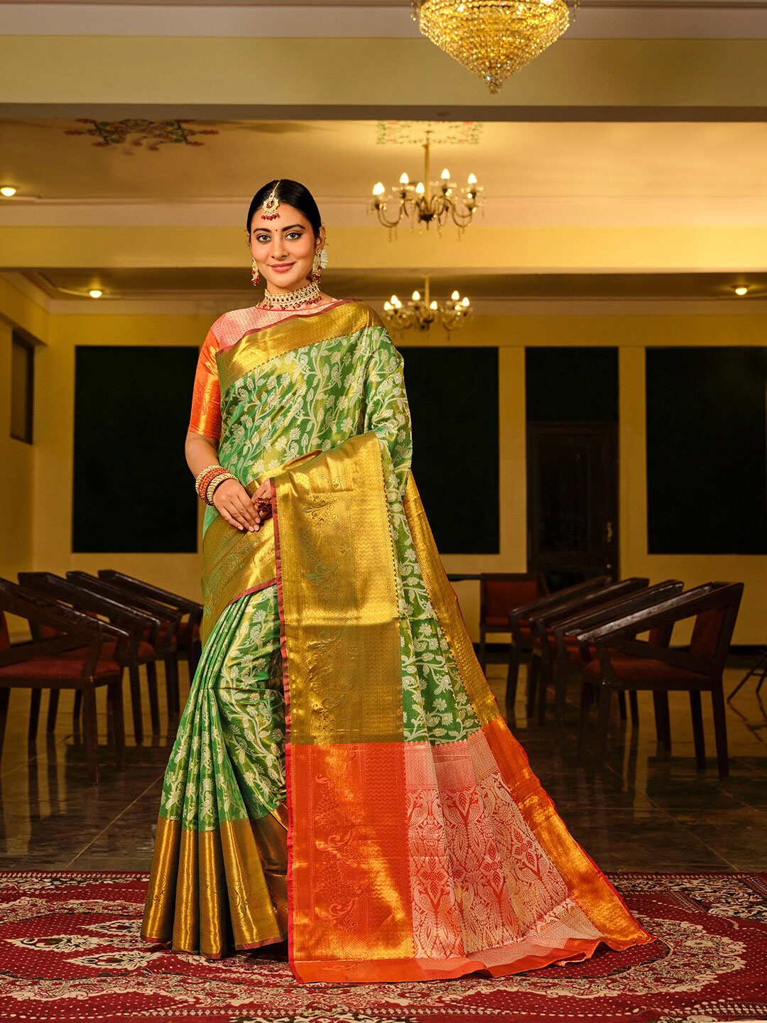 

JUST FASHION Ethnic Motifs Woven Design Zari Kanjeevaram Saree, Green