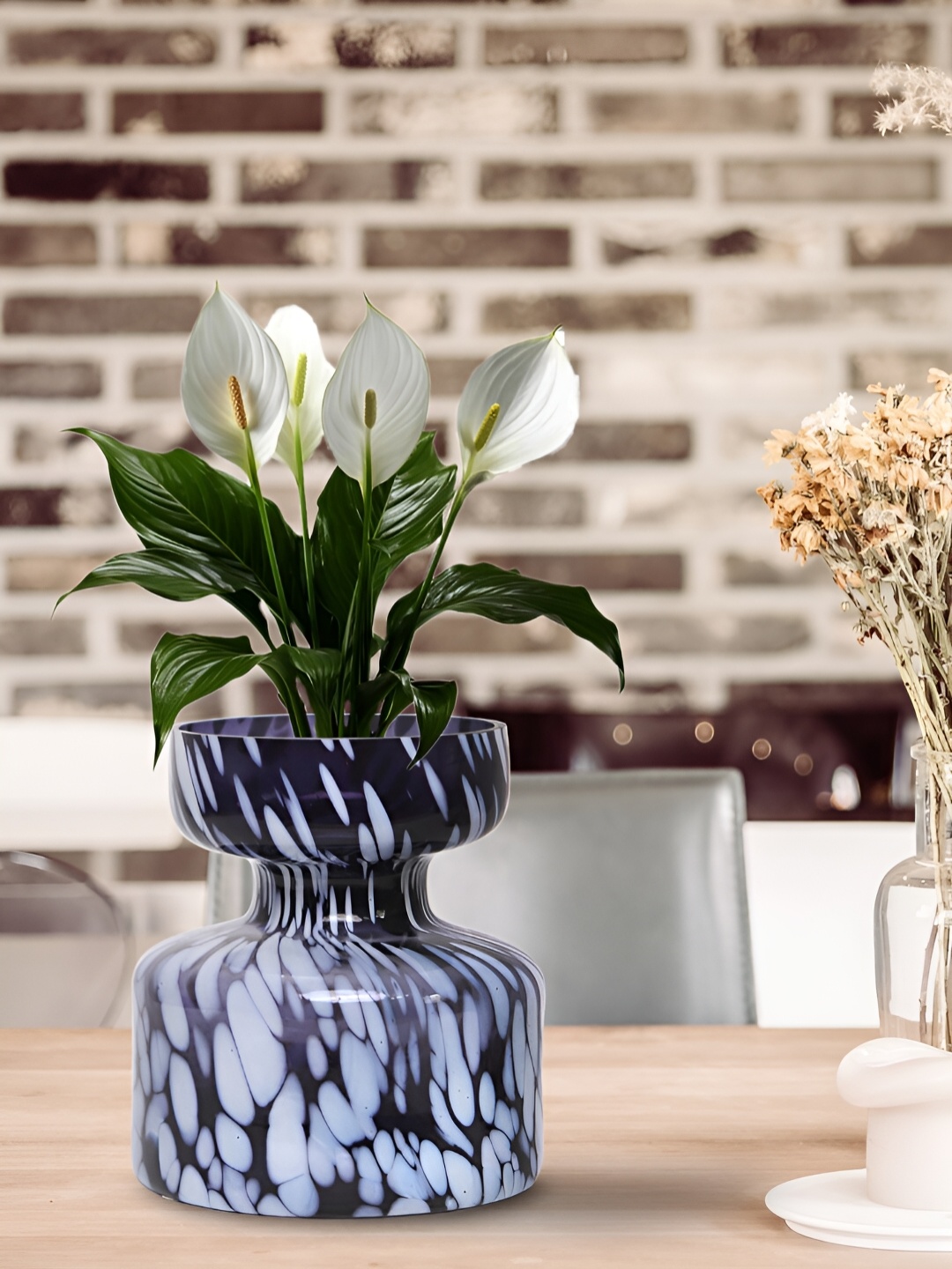 

Clovefry Black & White Printed Glass Flower Vase