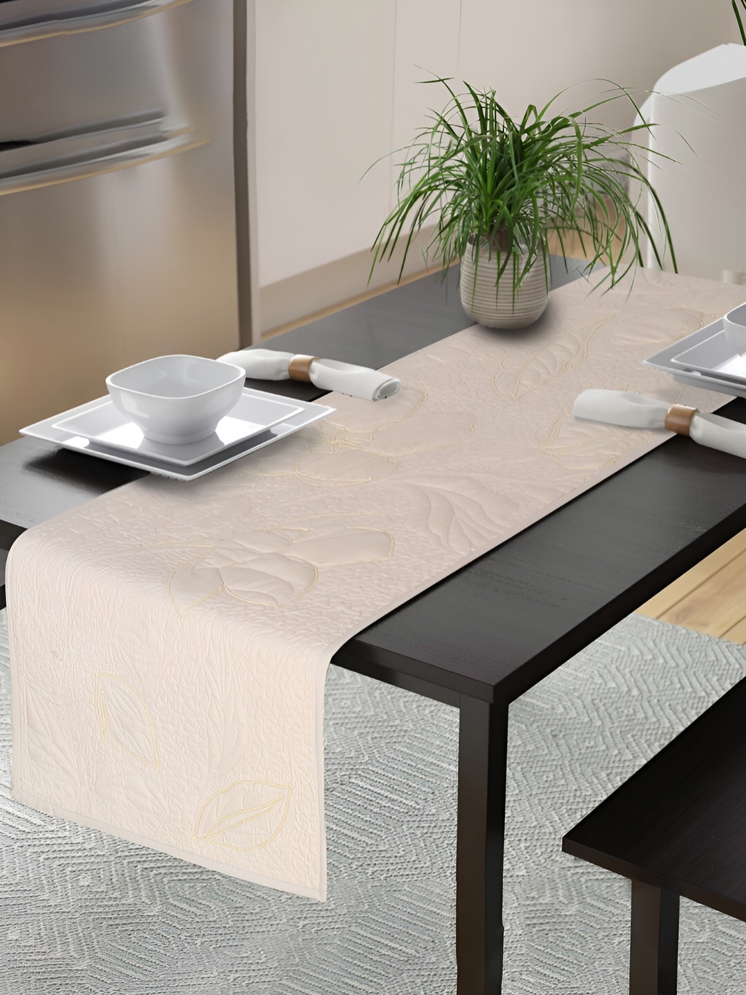 

eyda Cream-Coloured Ethnic Motifs Quilted Cotton Table Runner