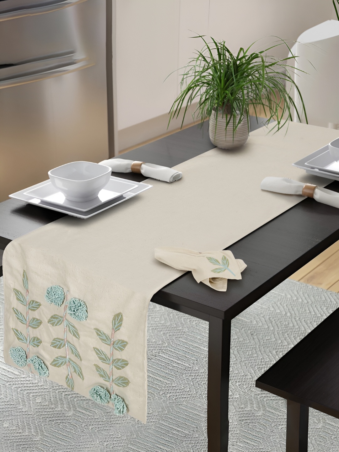 

eyda Off-White & Blue Floral Cotton Table Runner