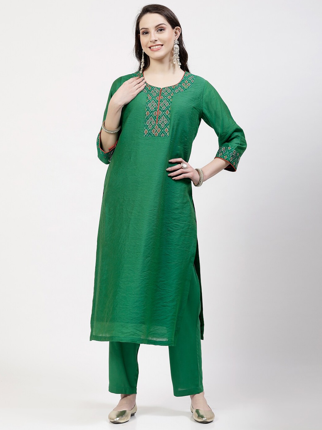 

DART STUDIO Ethnic Motif Yoke Design Straight Kurta with Palazzos, Green