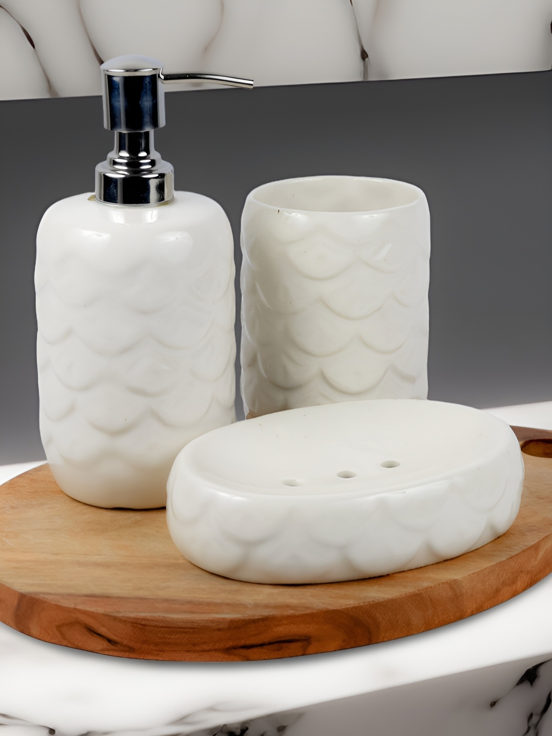 

Kaolinite White & Silver-Toned 3Pcs Abstract Ceramic Classic Glossy Soap Dispensers