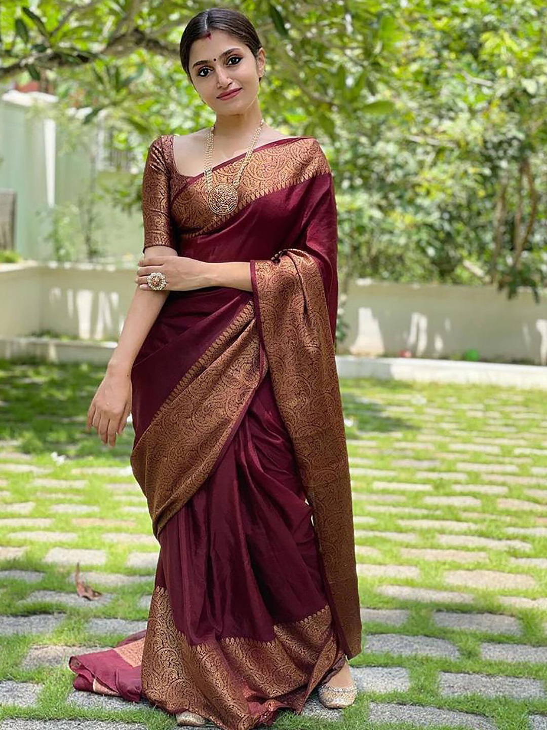 

Anjaneya Sarees Woven Design Zari Banarasi Saree, Maroon