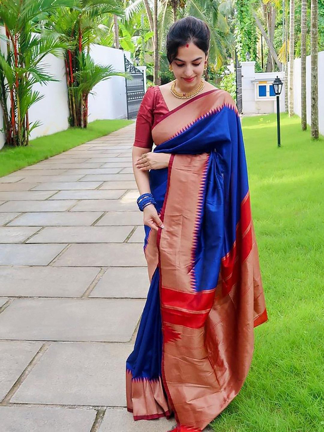 

Anjaneya Sarees Zari Banarasi Saree, Blue