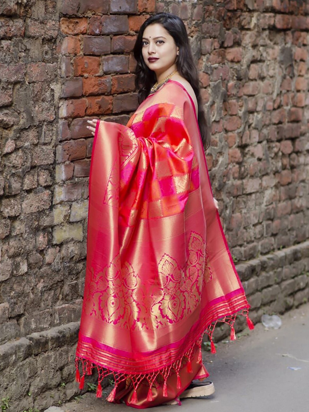 

Anjaneya Sarees Ethnic Motifs Woven Design Zari Banarasi Saree, Pink