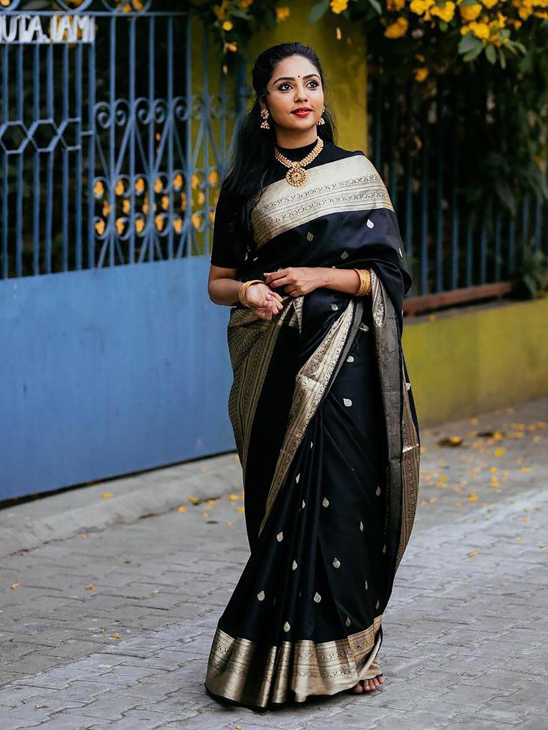 

Anjaneya Sarees Ethnic Motifs Woven Design Zari Banarasi Saree, Black