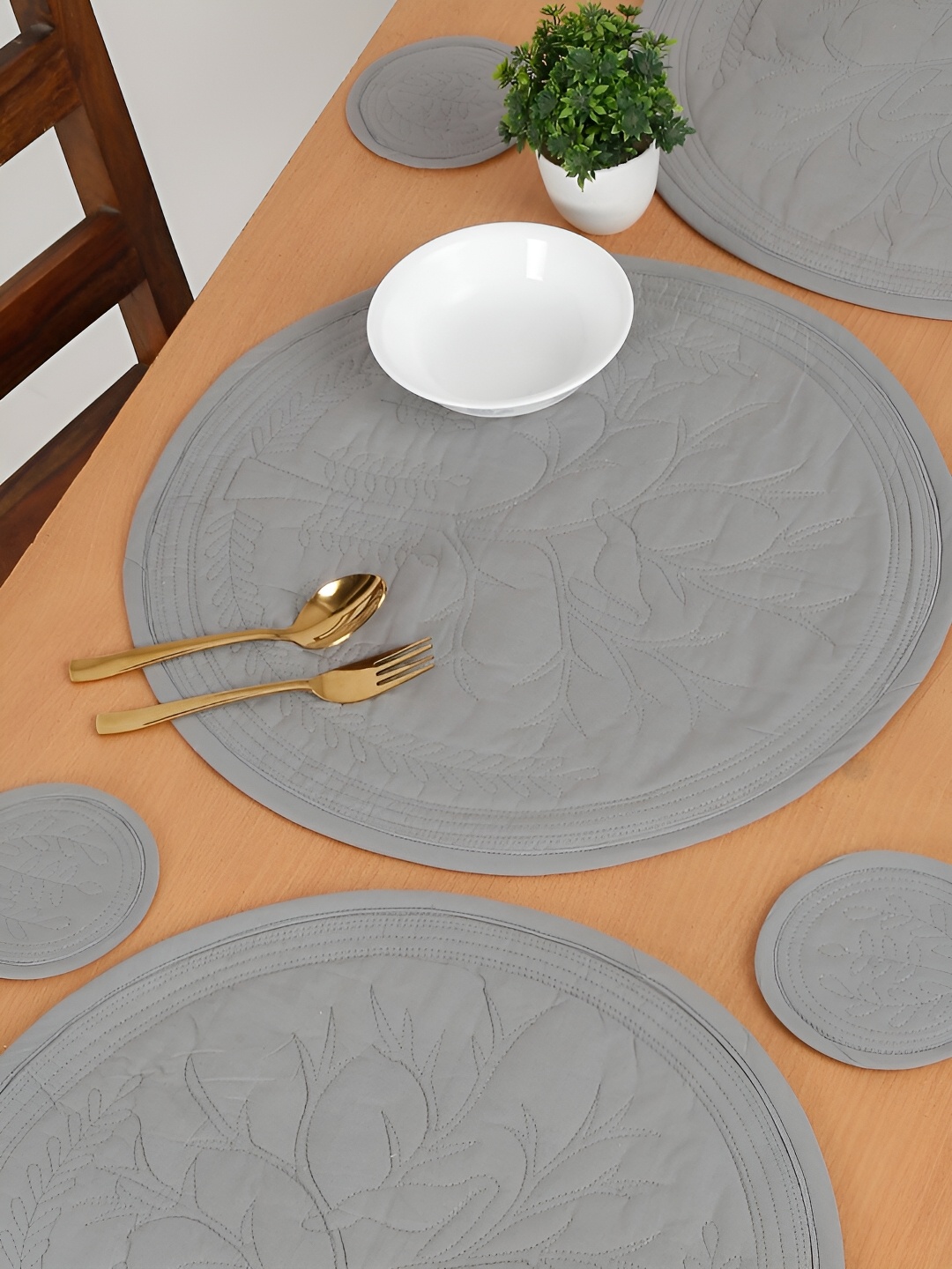

eyda 6 Pieces Grey Quilted Cotton Table Placemats