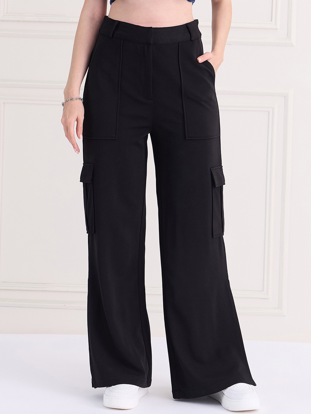 

MAGRE Flex Fit Solid Relaxed Cargo Mid-Rise Trousers, Black