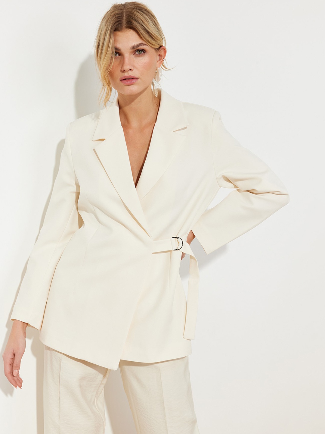 

Trendyol Notched Lapel Single-Breasted Blazer, Off white