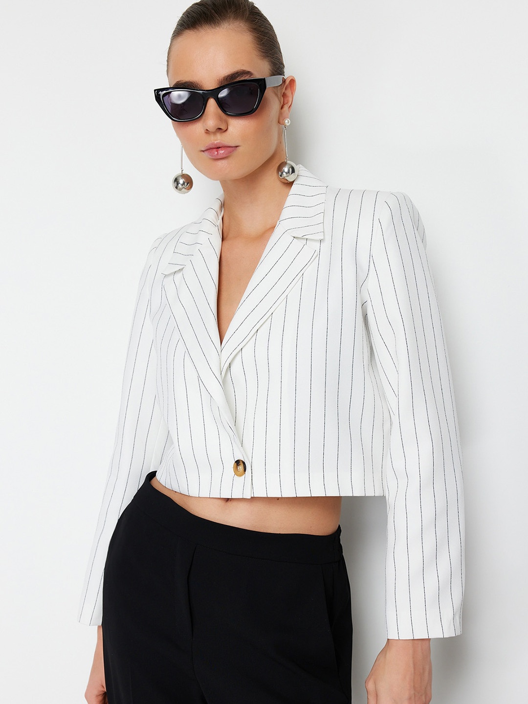 

Trendyol Striped Notched Lapel Single-Breasted Crop Blazer, White