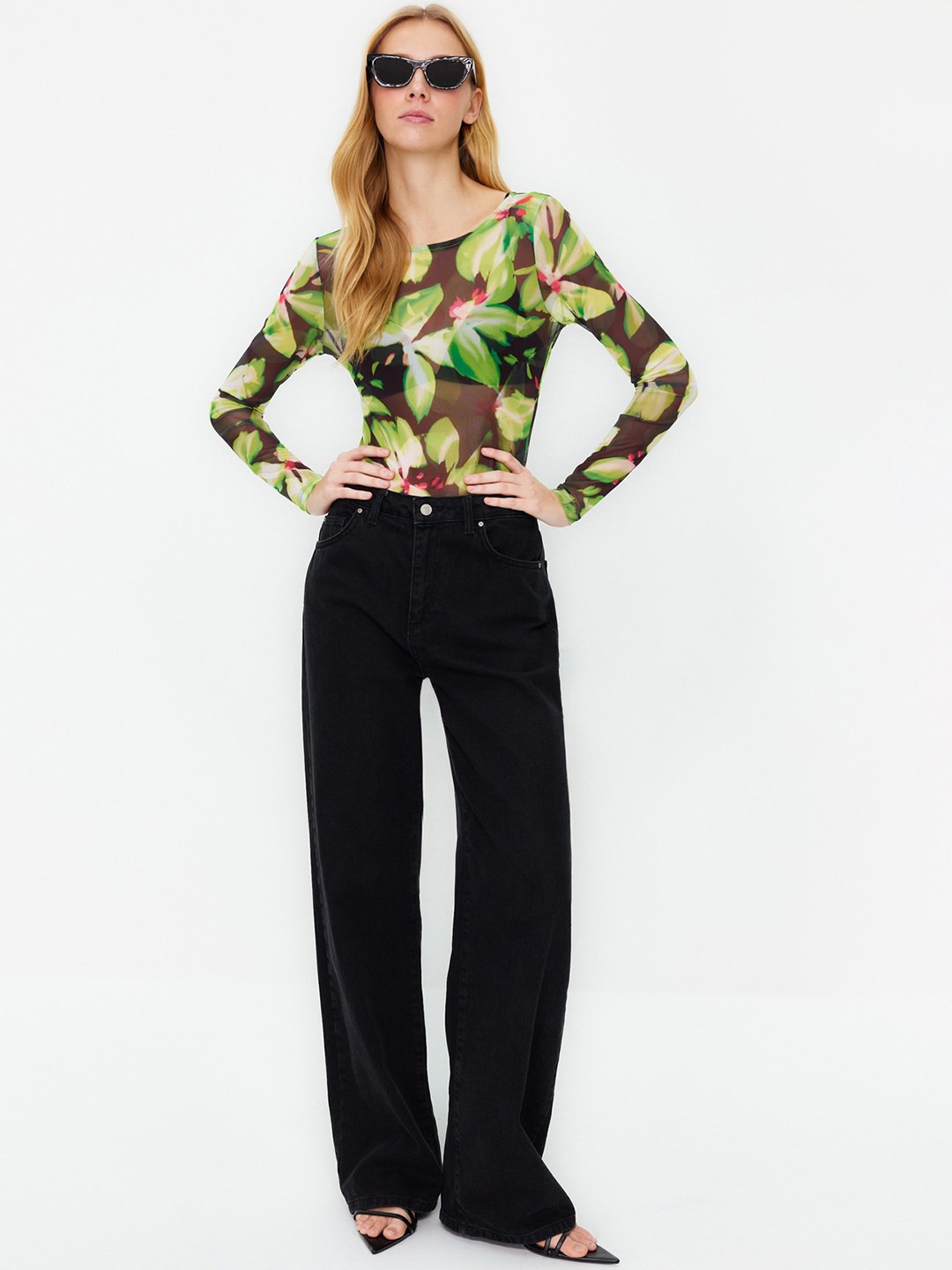 

Trendyol Floral Printed Round Neck Bodysuit, Brown