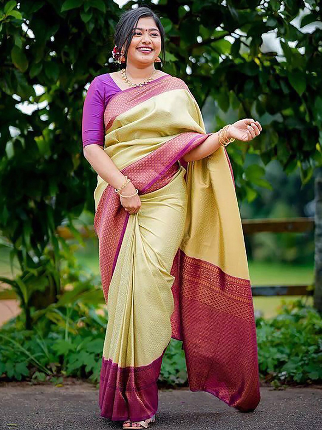 

Anjaneya Sarees Woven Design Zari Banarasi Saree, Beige