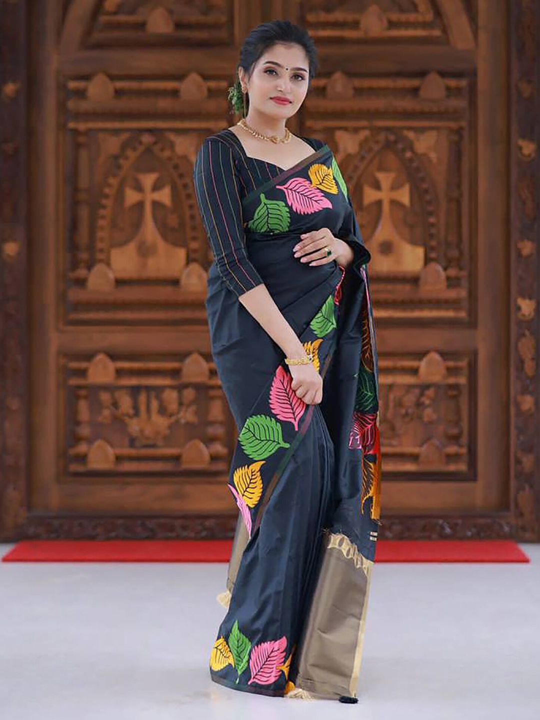 

Anjaneya Sarees Solid Printed Banarasi Saree, Black