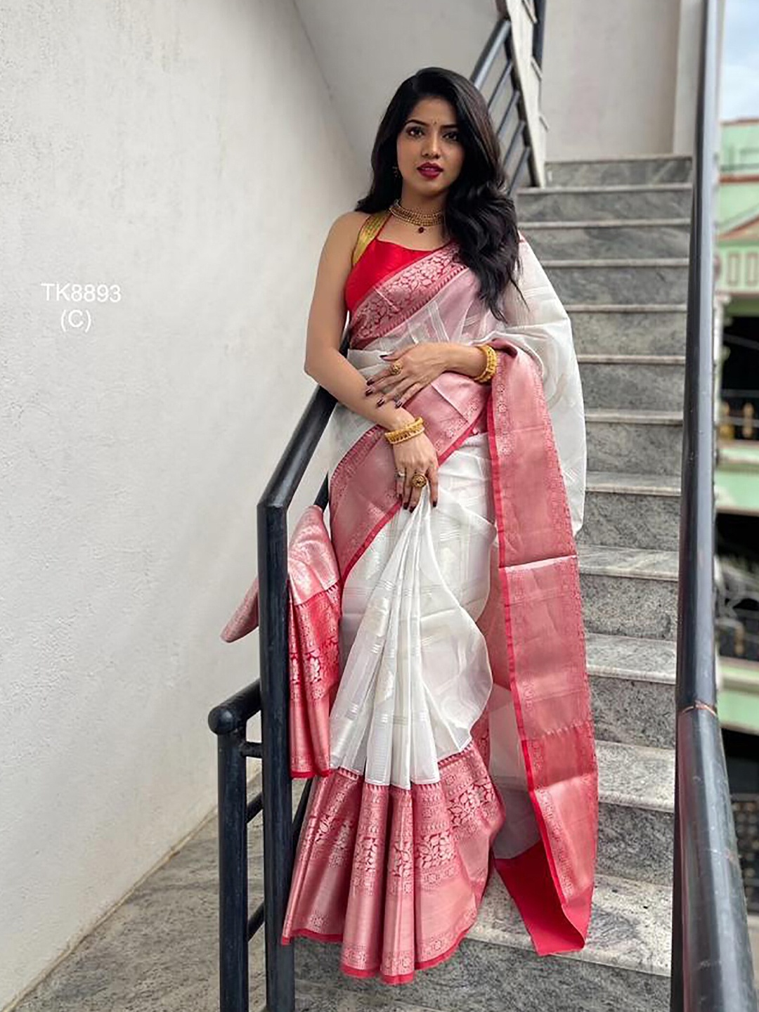 

Anjaneya Sarees Woven Design Zari Banarasi Saree, White