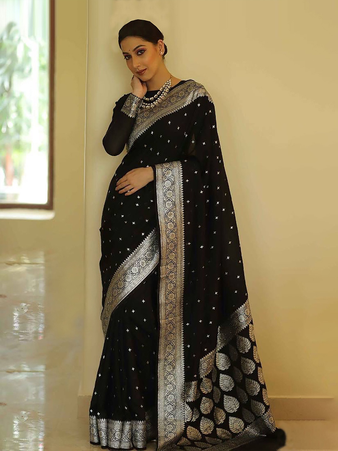

Anjaneya Sarees Woven Design Zari Banarasi Saree, Black