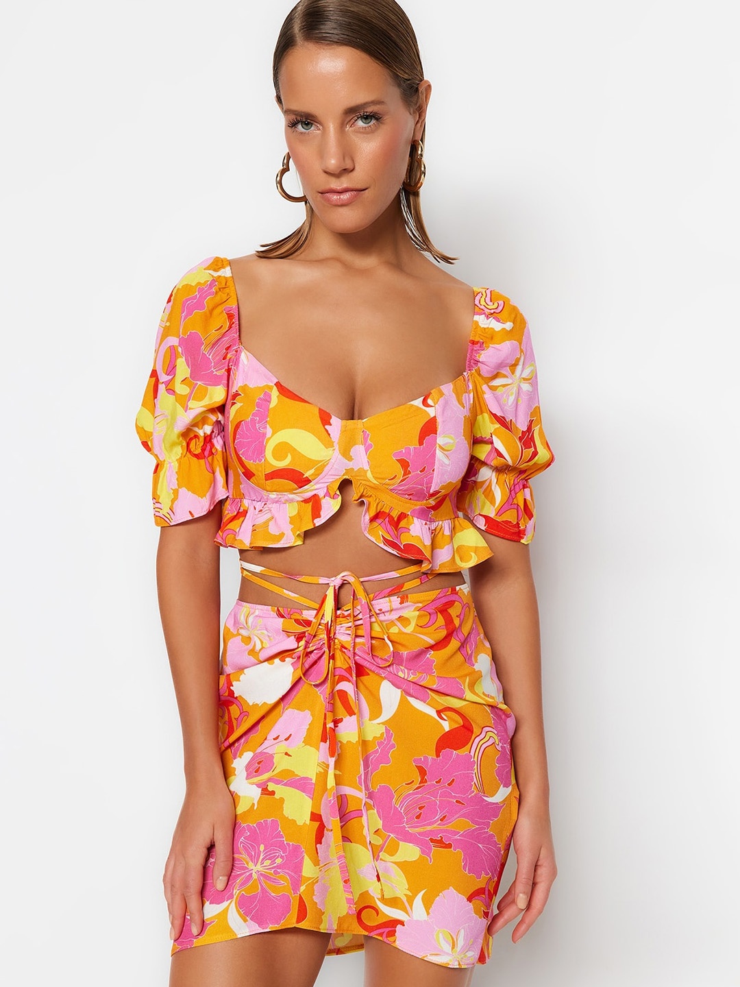 

Trendyol Abstract Printed Sweetheart-Neck Top With Skirt Co-Ords, Pink