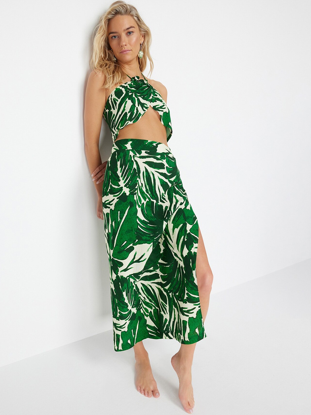 

Trendyol Halter Neck Printed Top & Skirt Co-Ord, Green