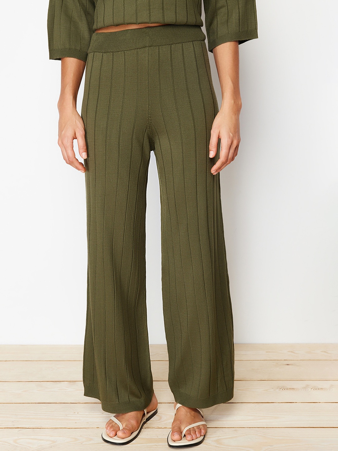 

Trendyol Ribbed Acrylic Top & Trousers Co-Ord, Green