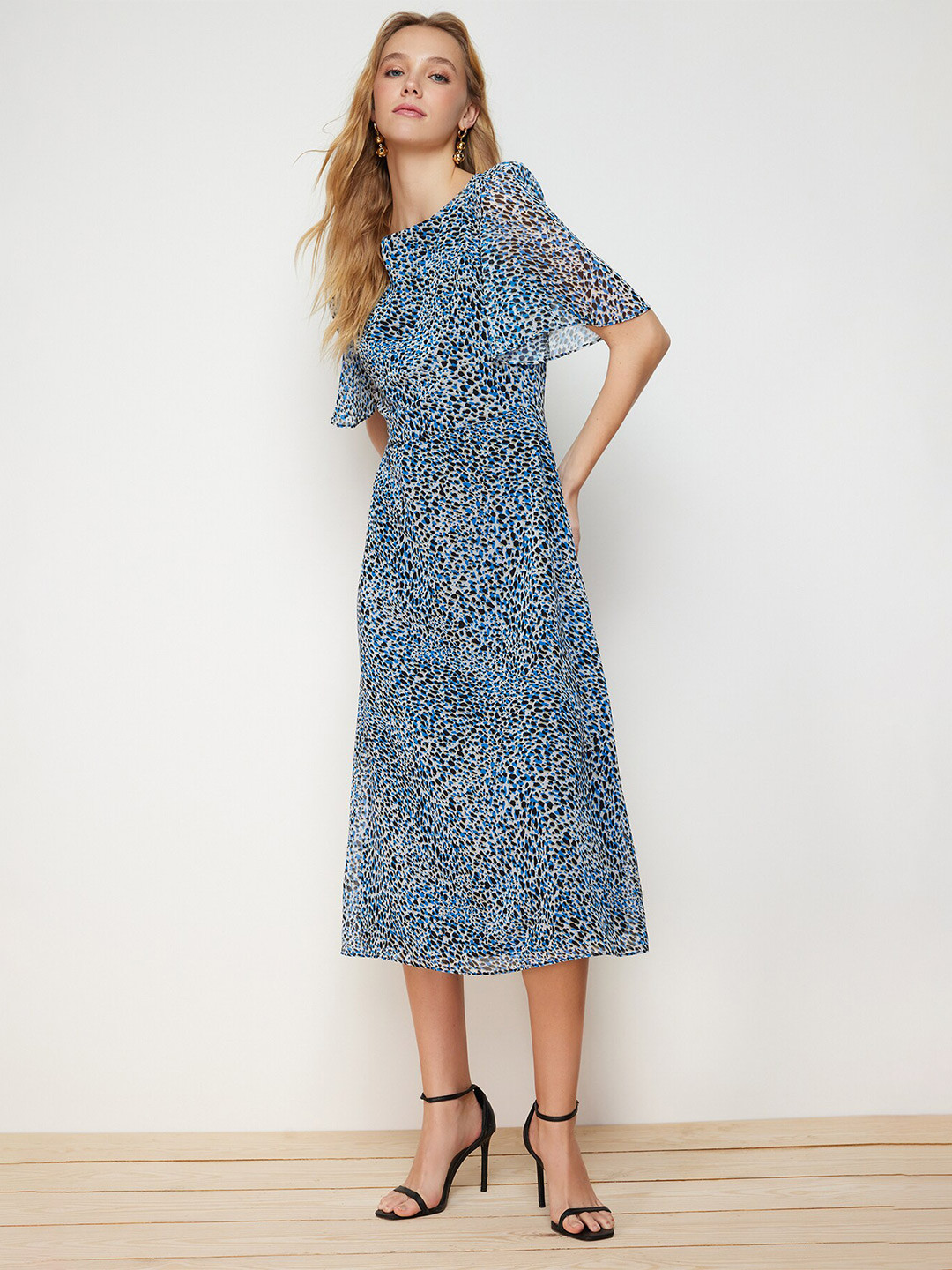 

Trendyol Women Animal Printed Flared Sleeve A-Line Midi Dress, Turquoise blue