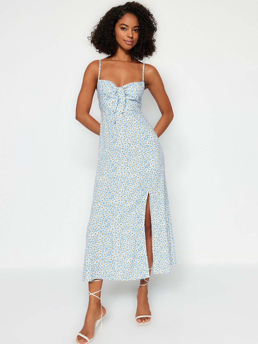

Trendyol Women Floral Printed Sleeveless Maxi Dress, Blue