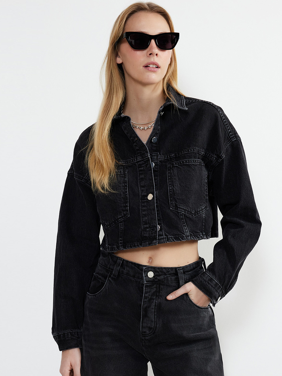 

Trendyol Washed Spread Collar Long Sleeves Cotton Crop Denim Jacket, Black