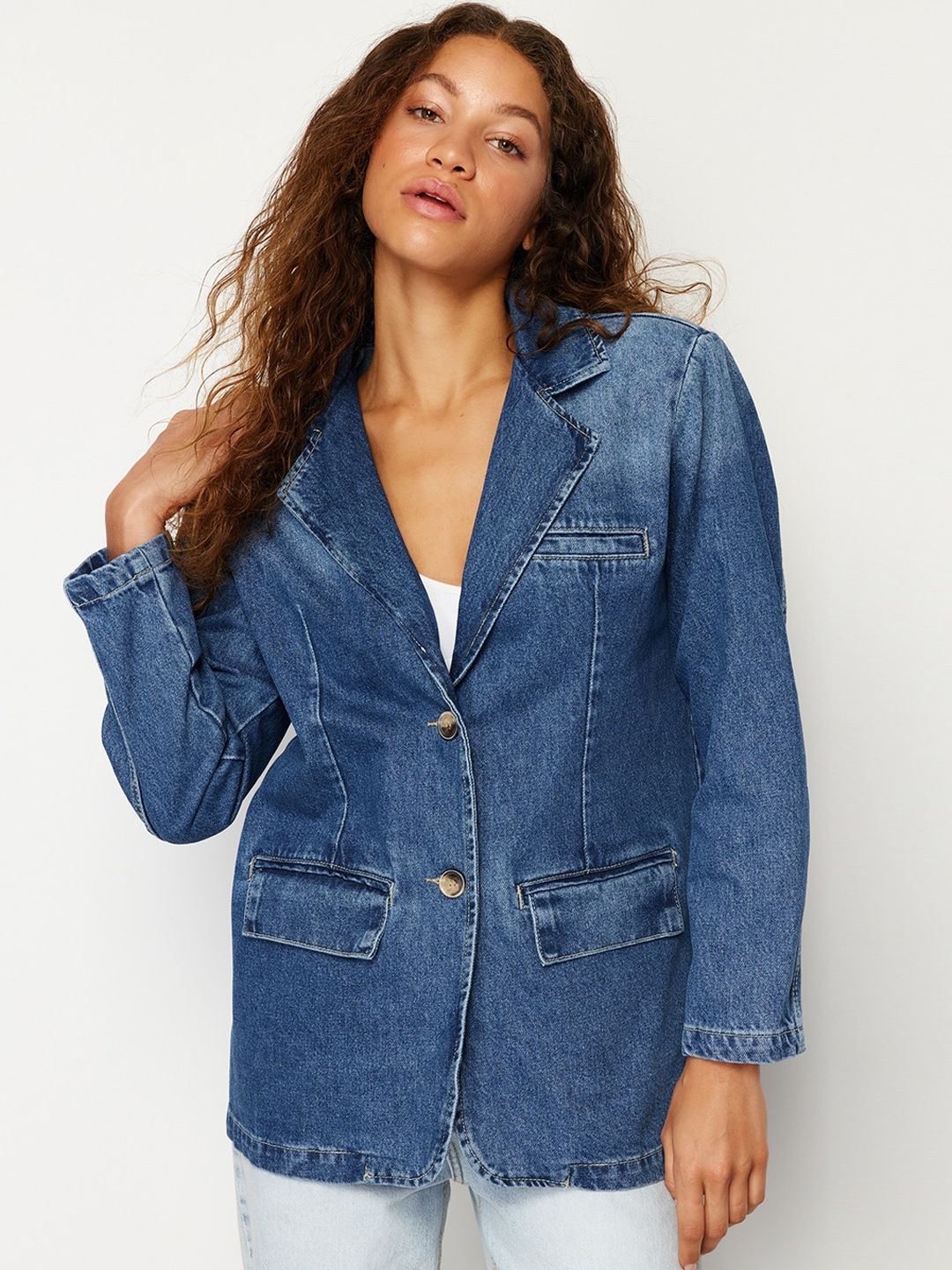 

Trendyol Washed Notched Lapel Collar Long Sleeves Cotton Denim Jacket, Blue