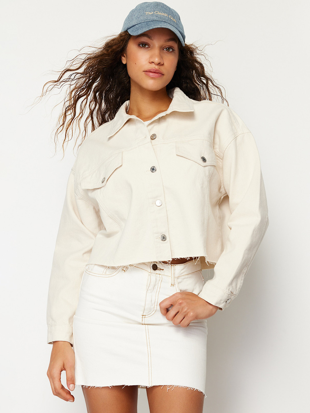 

Trendyol Spread Collar Long Sleeves Cotton Crop Tailored Jacket, White
