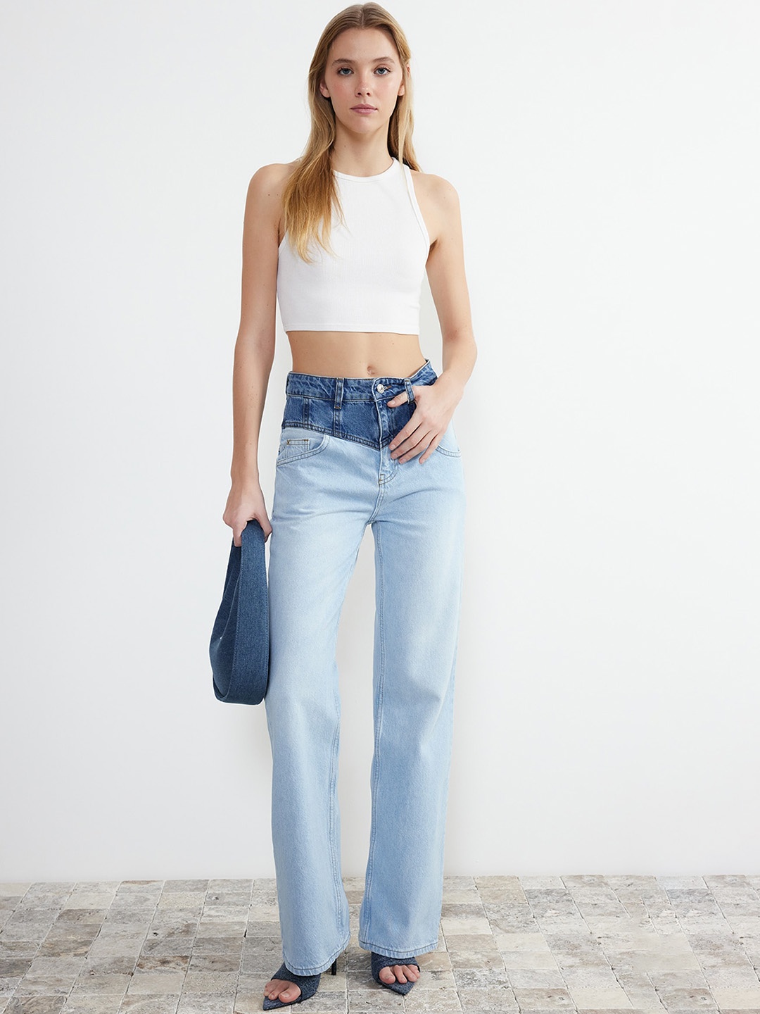 

Trendyol Women Mid-Rise Mildly Distressed Heavy Fade Jeans, Blue