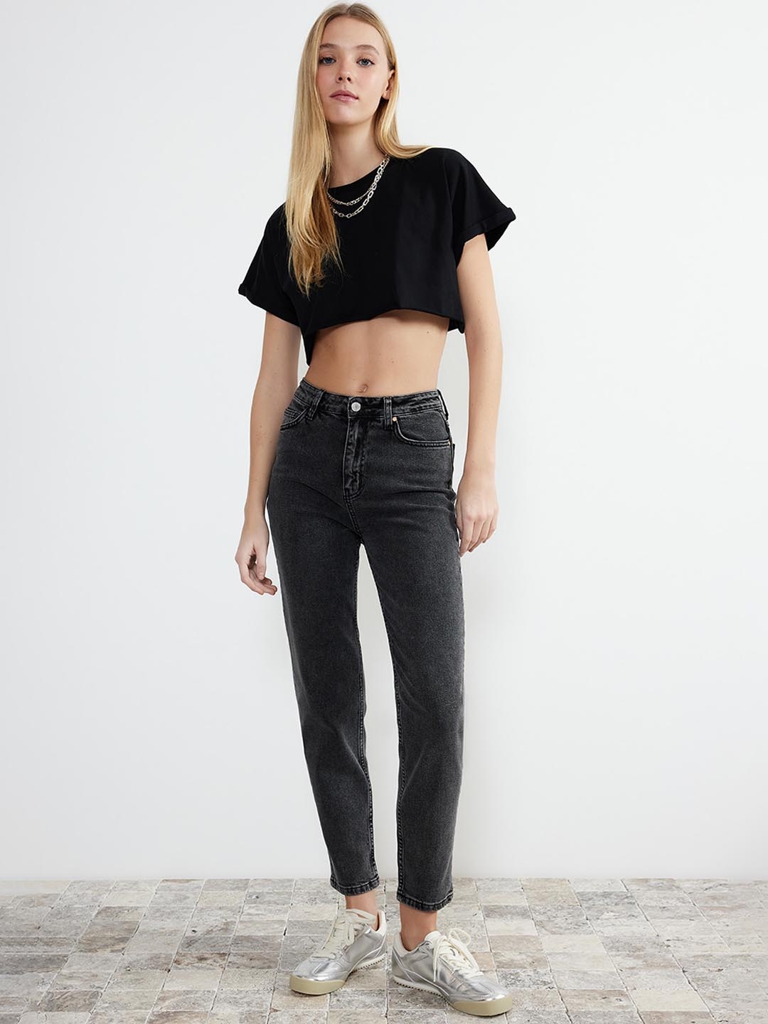 

Trendyol Women Mid-Rise Dark Shade Clean Look Stretchable Jeans, Black