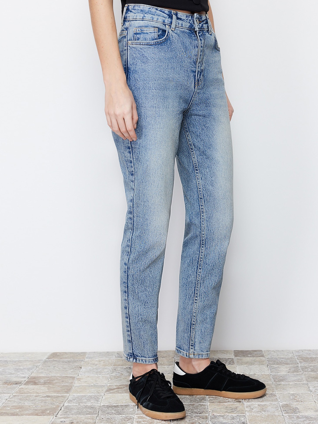 

Trendyol Women Mid Rise Heavy Fade Stretchable Jeans, Blue