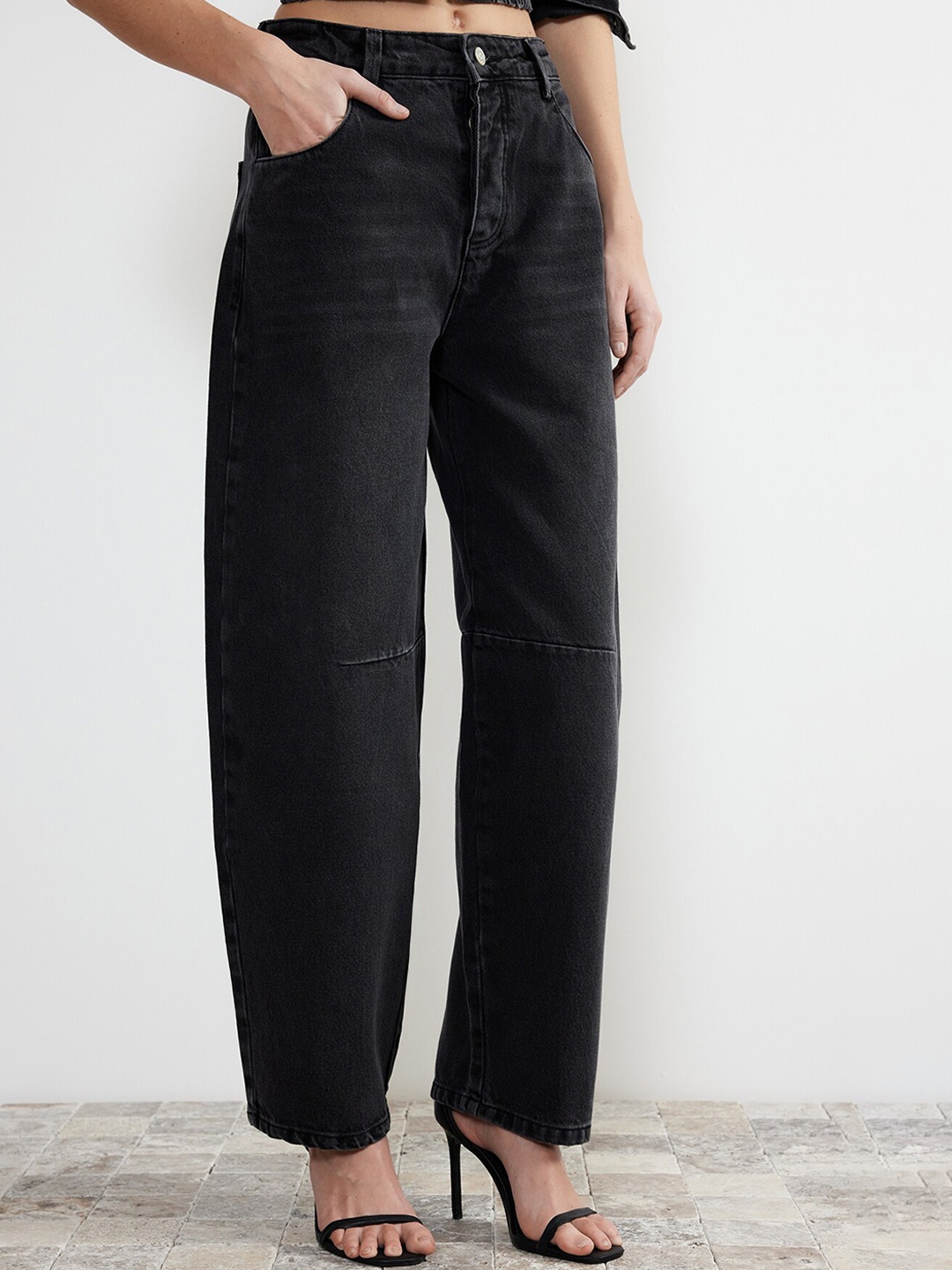 

Trendyol Women Mid-Rise Clean Look Pure Cotton Jeans, Black