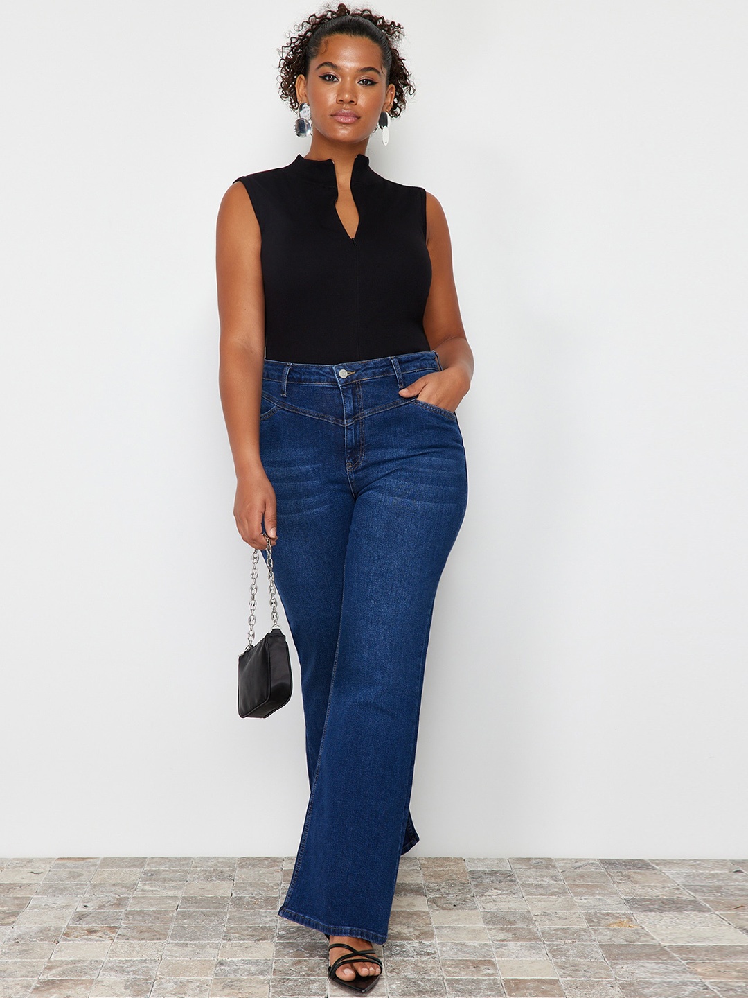 

Trendyol Women Light Fade Mid-Rise Pure Cotton Jeans, Blue