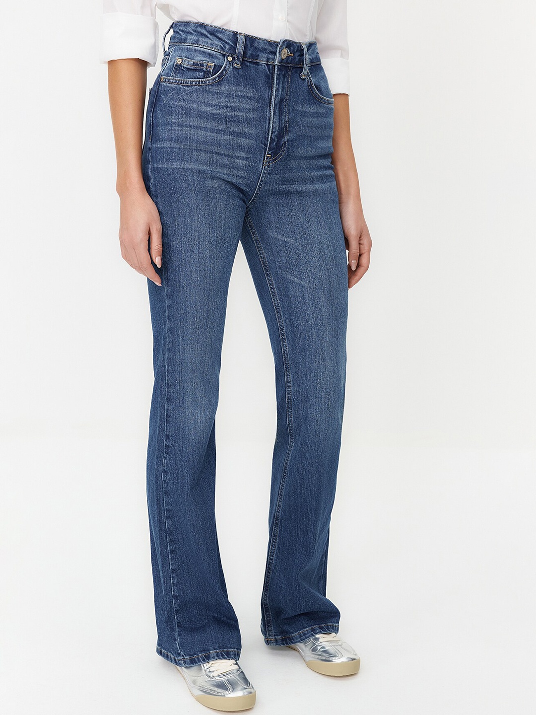 

Trendyol Women High-Rise Dark Shade Light Fade Clean Look Stretchable Jeans, Navy blue