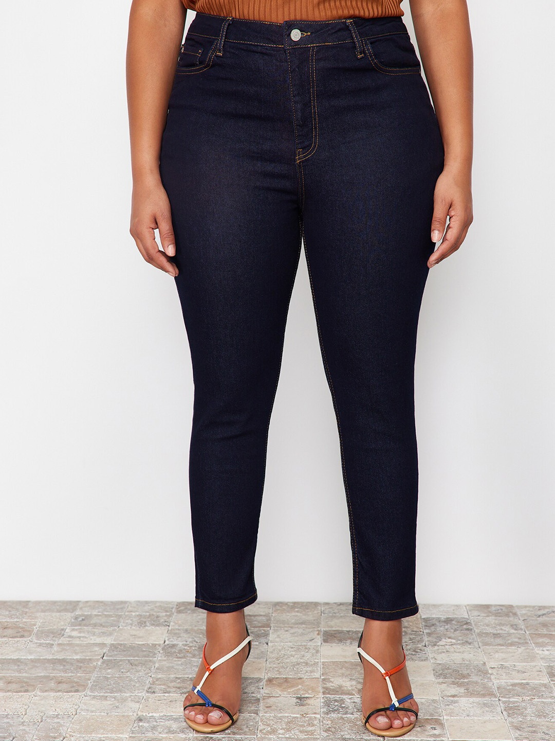 

Trendyol Women Mid Rise Light Fade Stretchable Jeans, Navy blue