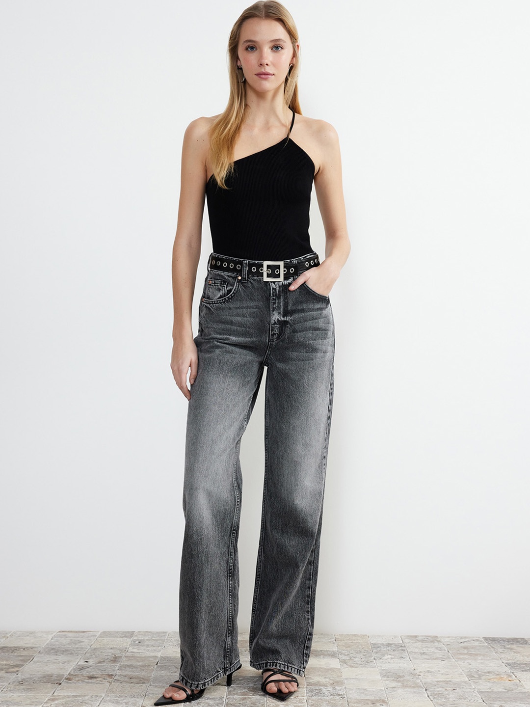 

Trendyol Women Mid Rise Heavy Fade Stretchable Jeans, Grey