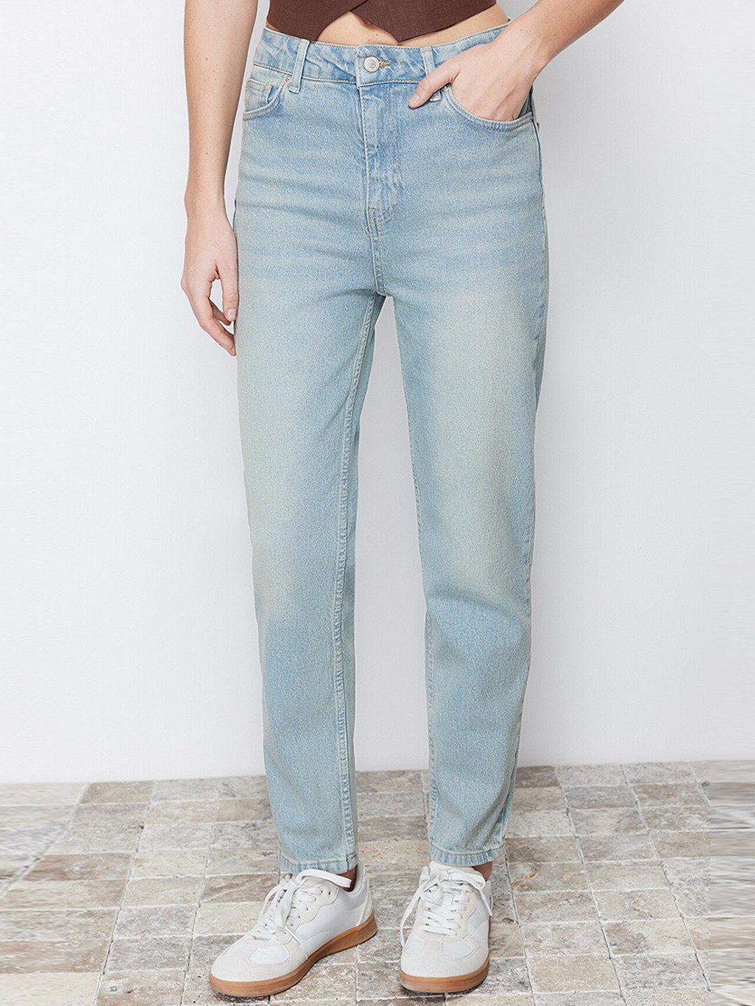

Trendyol Women Light Fade Clean Look Stretchable Jeans, Blue