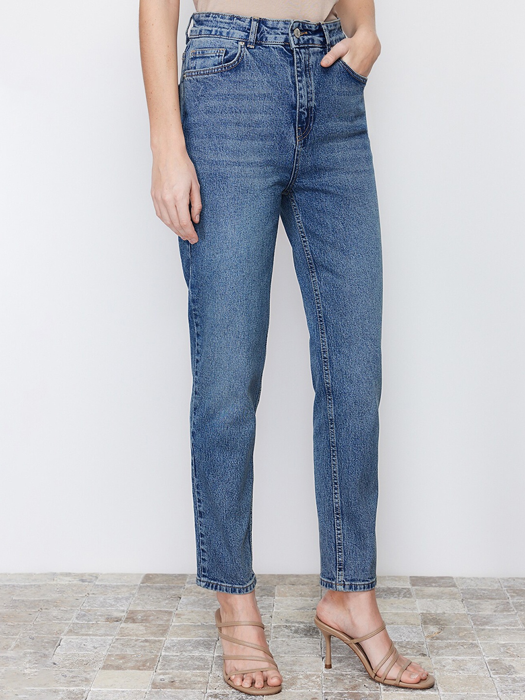 

Trendyol Women Mid-Rise Light Fade Medium Shade Clean Look Stretchable Jeans, Blue