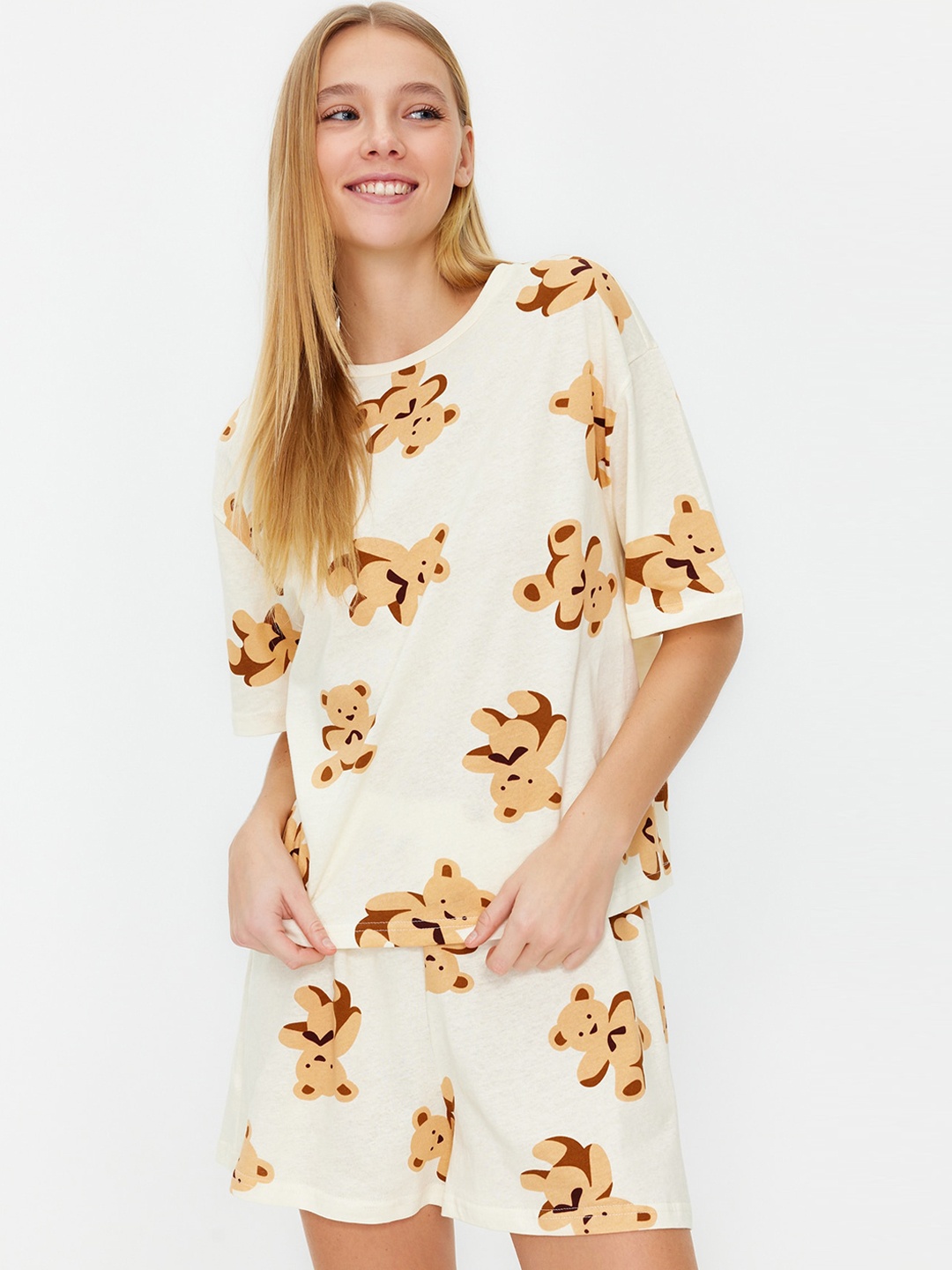 

Trendyol Women Printed Night suit, Off white