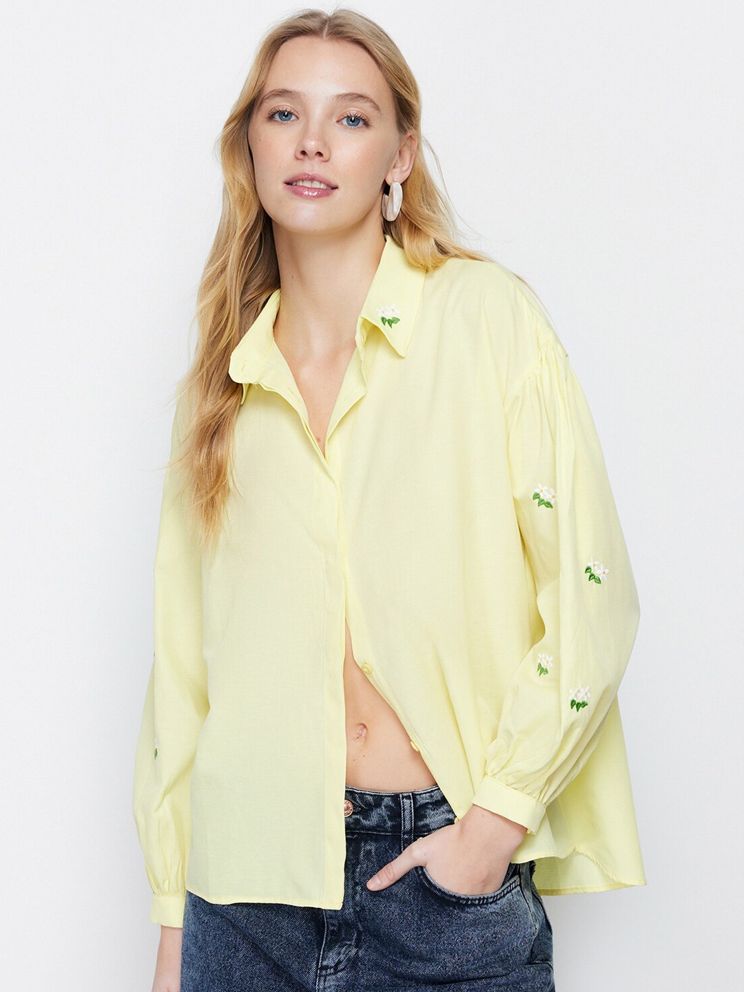 

Trendyol Women Opaque Casual Shirt, Na