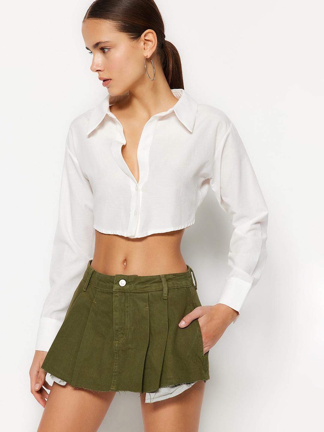 

Trendyol Women Mid-Rise Pure Cotton Shorts, Olive