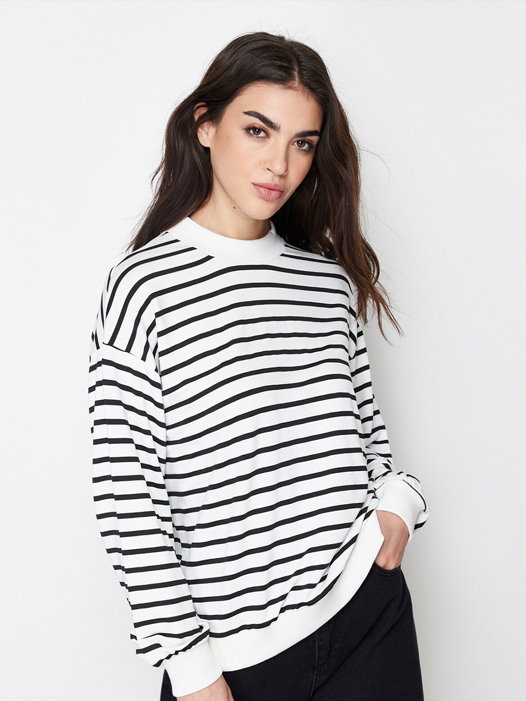 

Trendyol Striped Drop Shoulder Sleeves Pullover Sweatshirt, White